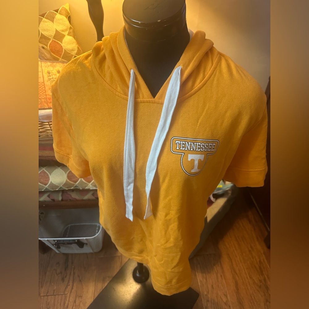 Vintage Creative Apparel Concepts White and Cream  Garment for Tennessee